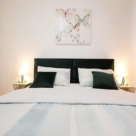 Cherry Apartment *